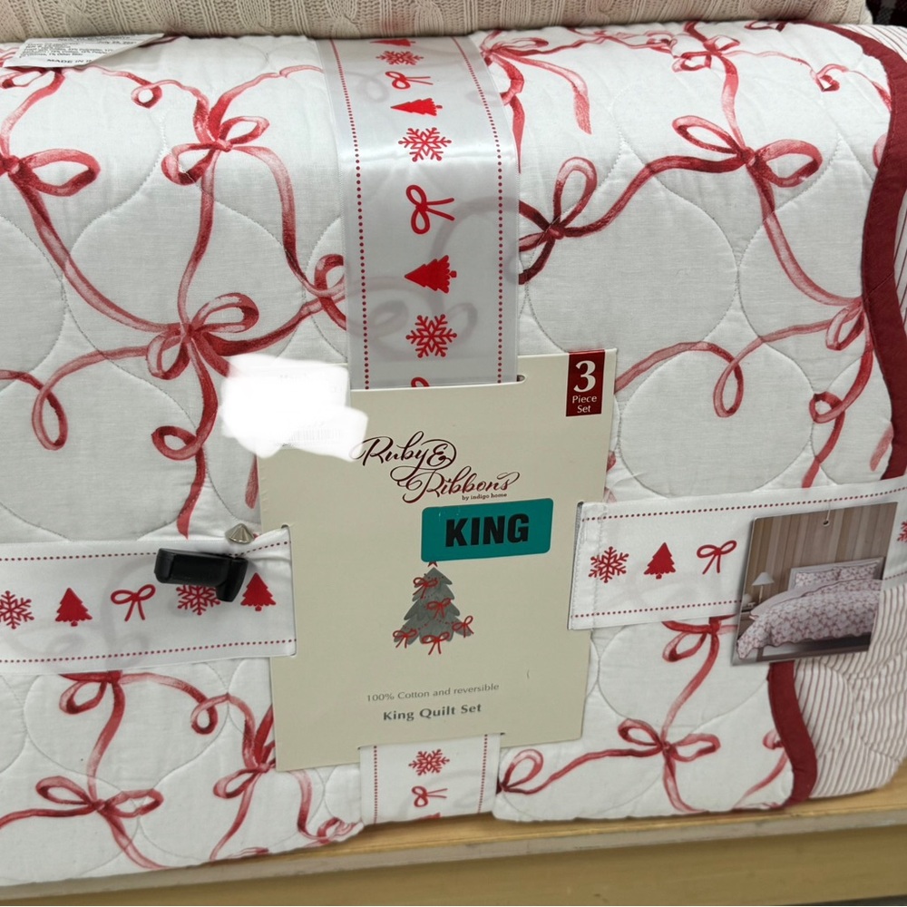 Ruby Ribbon Red and White King Quilt Set - Picture 2 of 2